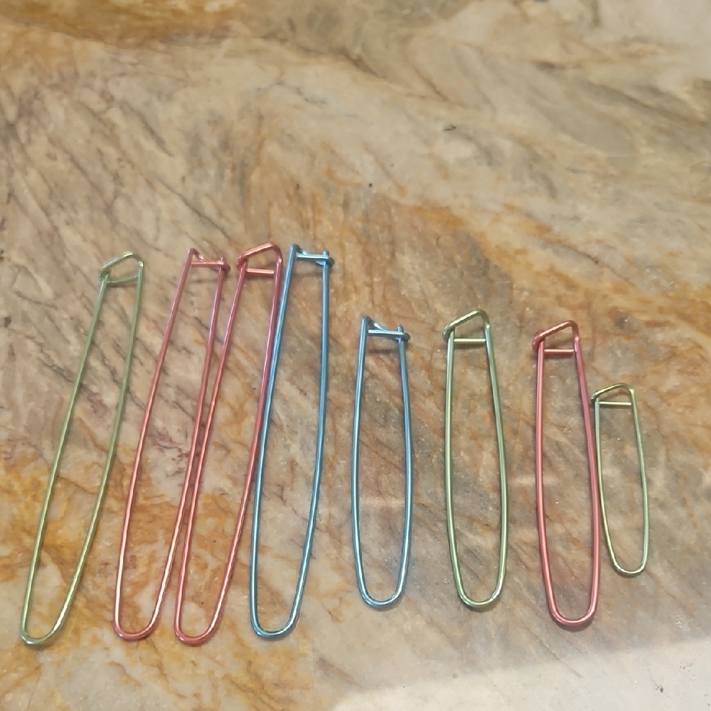 8 Stitch Holder Safety Pin For Sewing Knitting Quilting.